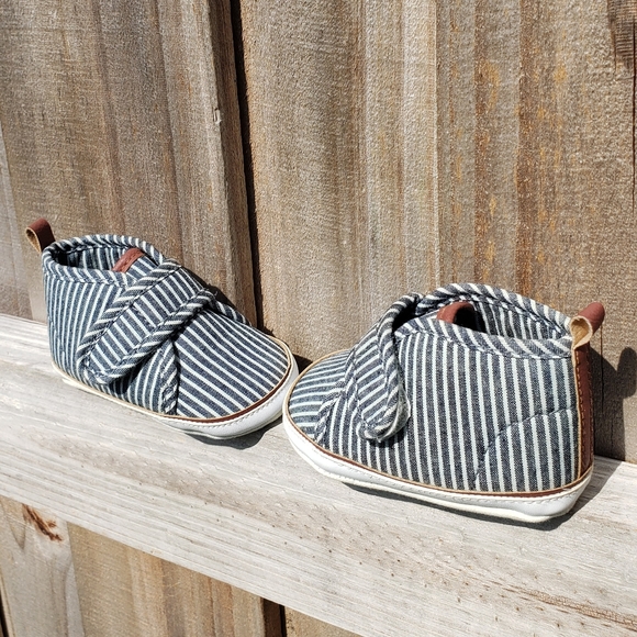 OSHKOSH | Chambray Striped Baby Shoes - Picture 1 of 6